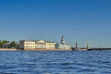 Obraz premium View of the touristic sights of Saint Petersburg from Neva river