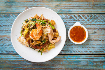 Stir-fried vermicelli with vegetables and seafood  in sukiyaki sauce