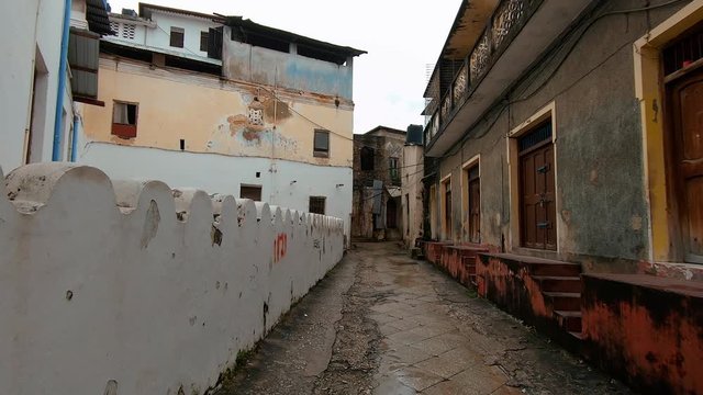 Walking in the streets of Zanzibar town