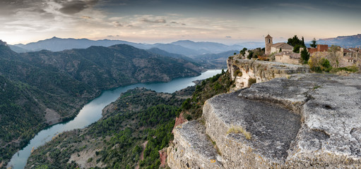 Paisaje del pueblo de Siurana de Tarragona y sus alrededores