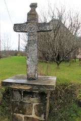Croix de chemin à Noailles (Corrèze)