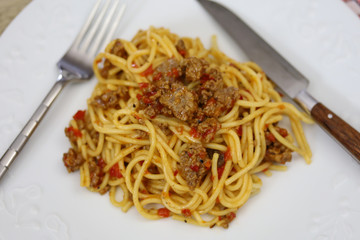 spaghetti au boeuf et aux poivrons