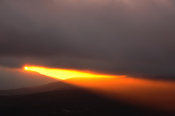 Fototapeta premium Dpamatic sky at sunset. The strength of the mountains in the sun at sunset. Beautiful mountain landscape. 