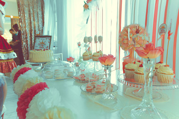  sweet table decorated with flowers