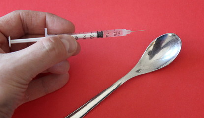 Siringa - vaccino o droga