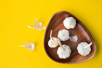 Obraz na płótnie Canvas Garlic bulb-Garlic clove on the yellow background