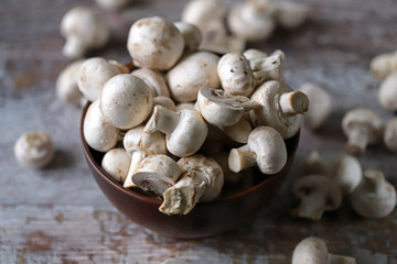 Fresh raw champignons in a bowl.