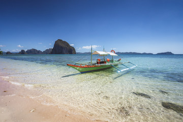 Fototapeta premium Traditional banca boats on beautiful Corong beach, El Nido . Palawan, Philippines. Summer exotic vacation and tourism concept