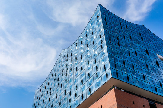 Stadtansicht von Hamburg mit der Elbphilharmonie