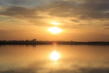 Fototapeta na wymiar nice sunset on lake