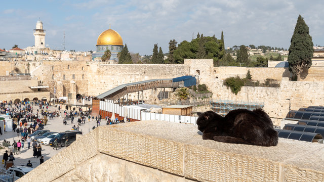 The western wall and the Al-Aqsa mosque in Jerusalem