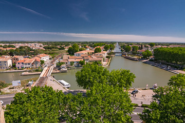 Fototapeta na wymiar Exterior view from the ramparts of the walls, the fortified city of Aigues Mortes, in the Camargue France.
