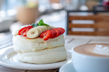 イチゴとバナナのパンケーキ