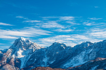 la serenità delle montagne e il suo cielo