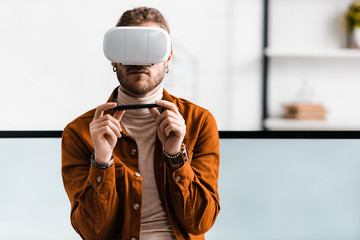 3d visualizer using virtual reality headset and holding stylus of graphics tablet near computer...