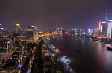 Fototapeta premium Shanghai boats sail along Huangpu river in China 