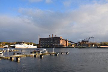 Kraftwerk und Hafen in Peenemünde