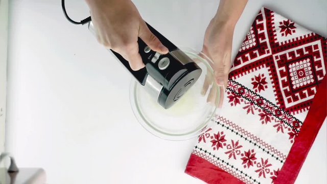 Whipping egg whites, beating until foamy and frothy whip cream