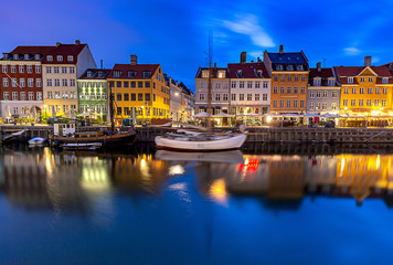 Fototapeta na wymiar Copenhagen. The Nyhavn channel is at dawn.