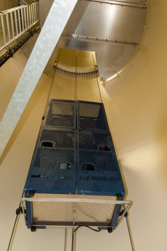 Fahrstuhl im Inneren eines Windrades
