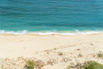 contraste entre mar y tierra