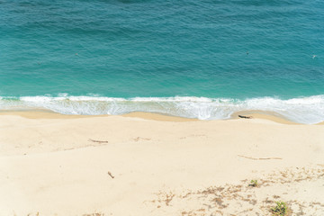 contraste entre mar y tierra