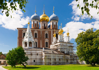 Fototapeta na wymiar Assumption Cathedral and Epiphany Church of Ryazan Kremlin