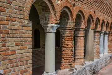 kolumny w Pomposa © witan