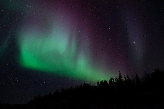 Stunning northern lights in yellowknife, northwest territories, canada