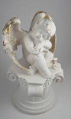 statuetta in gesso decorata con piccoli colori