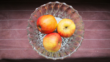 3 Apples in a glass bowl