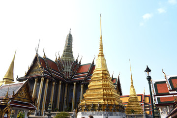 Fototapeta premium Golden pagoda at Wat Phra Kaew, Bangkok, Thailand.