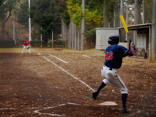 baseball player prepare to hit the ball