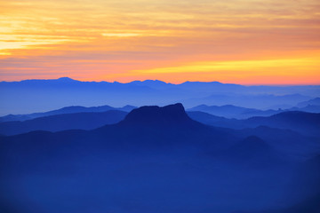 Obraz na płótnie Canvas Mountain view in the morning.
