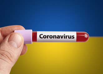 Obraz premium Scientist holding Coronavirus infected blood in test tube in front of Ukraine flag. Epidemic COVID-19 infection in countries in world concept.