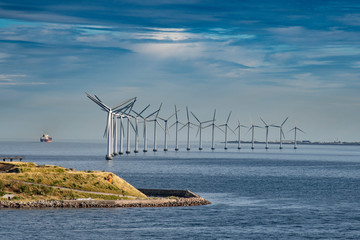 Insel mit Offshore Windkarftanlage in Dänemark