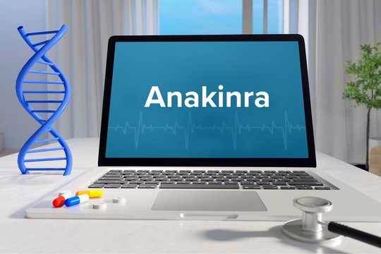 Anakinra &ndash; Medizin, Gesundheit. Computer im Büro mit Begriff auf dem Bildschirm. Arzt, Krankheit, Gesundheitswesen