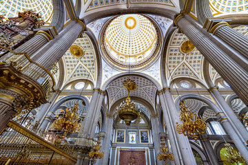 Obraz premium Basilica Ornate Colorful Ceiling Puebla Cathedral Mexico