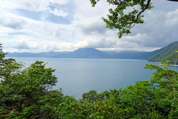 Fototapeta na wymiar 支笏湖と恵庭岳