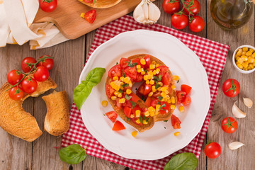 Friselle with tomatoes and mais.	