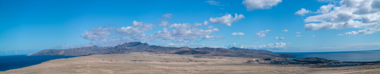 Obraz premium Istmo de la Pared - Fuerteventura at its narrowest point. Stone desert