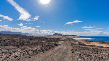Sandpiste auf la Graciosa mit Blick auf Lanzerote