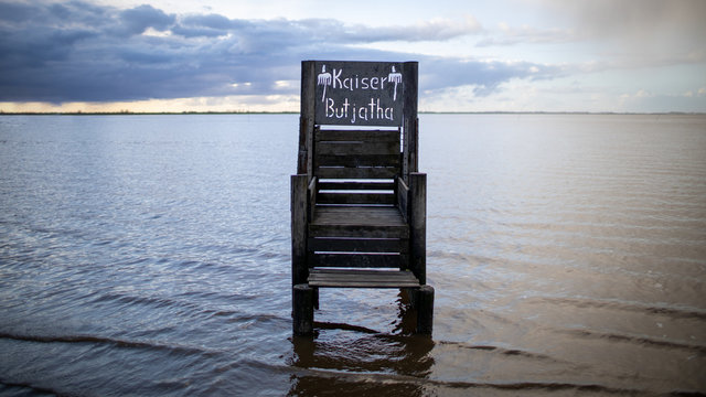 Kaiserthron von Wikinger-Kaiser Butjatha, K&uuml;nstler, Dangast, Niedersachsen, Deutschland