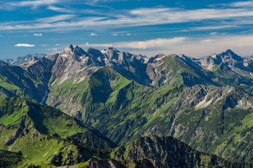 Blick vom Nebelhorn auf die Allgäuer Alpen bei Oberstdorf
