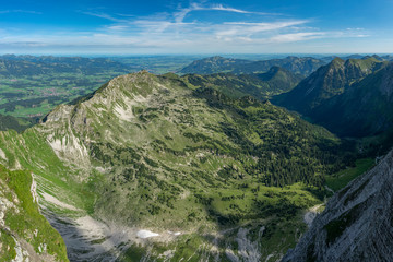 Blick vom Nebelhorn bei Oberstdorf auf die Allgäuer Alpen