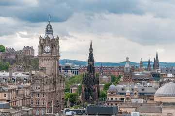 Naklejka premium View of Scott Monument from the Calton Hill in a cloudy day, Edinburgh. Concept: Scottish monuments