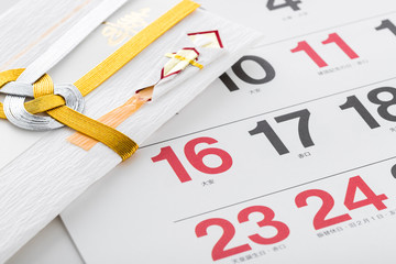 祝儀袋とカレンダー