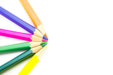 Naklejka premium Multicolored wooden sharpened pencils (6 pieces) folded in a semicircle on a white isolated background to the left. The ends converge at one point. Place for text