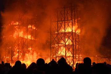 Building in inferno of flames