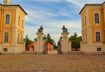 Obraz premium Gate of Palace Rundale in the Latvia